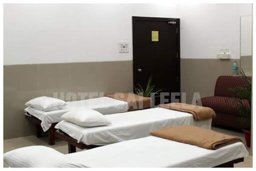 Hotel Sai Leela Loadging & Boarding Amarnāth Exteriör bild